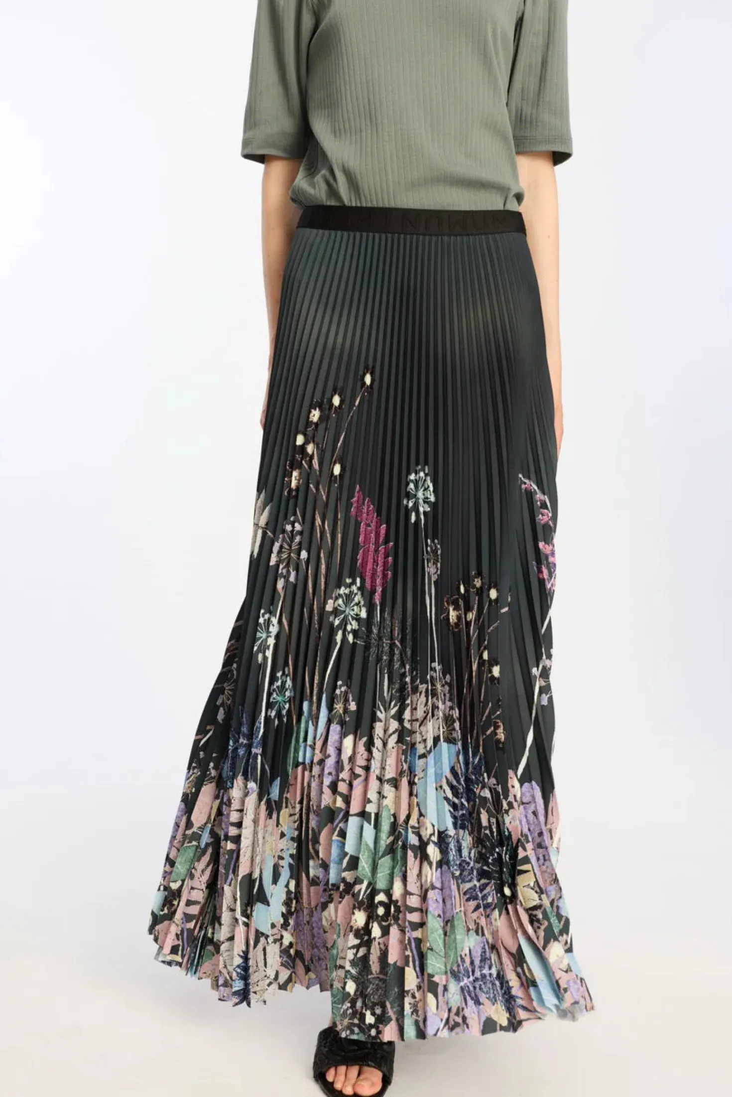 Taulla Black Print Pleated Skirt
